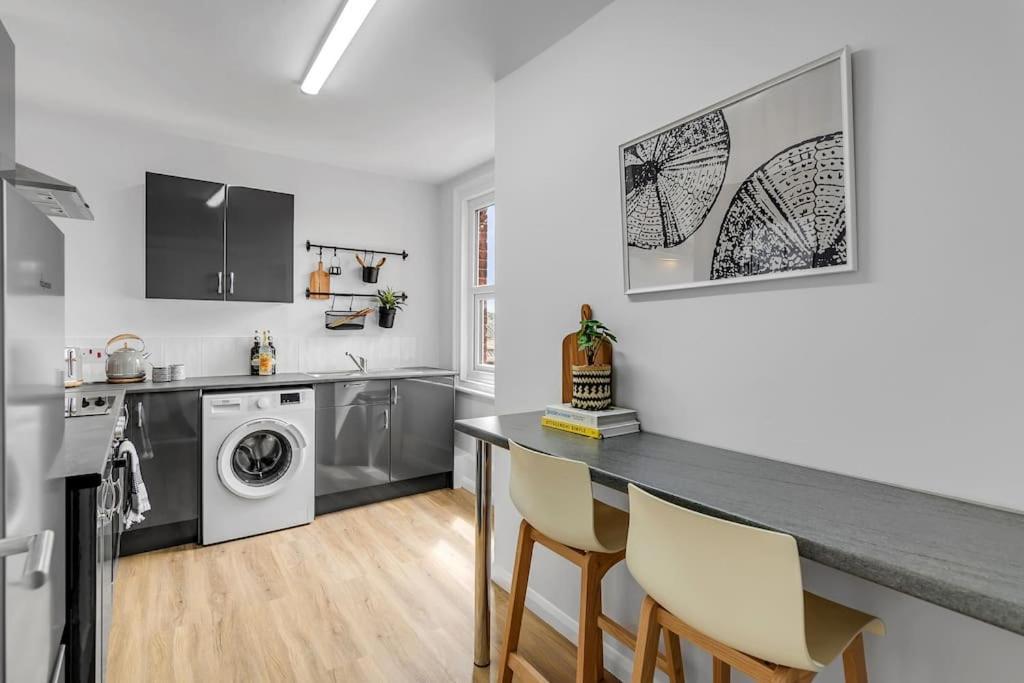 1-Bed Seaside Apartment With Parking Cromer Exteriér fotografie
