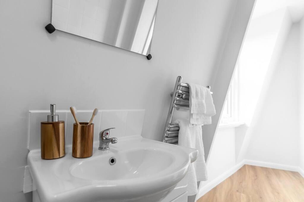 1-Bed Seaside Apartment With Parking Cromer Exteriér fotografie