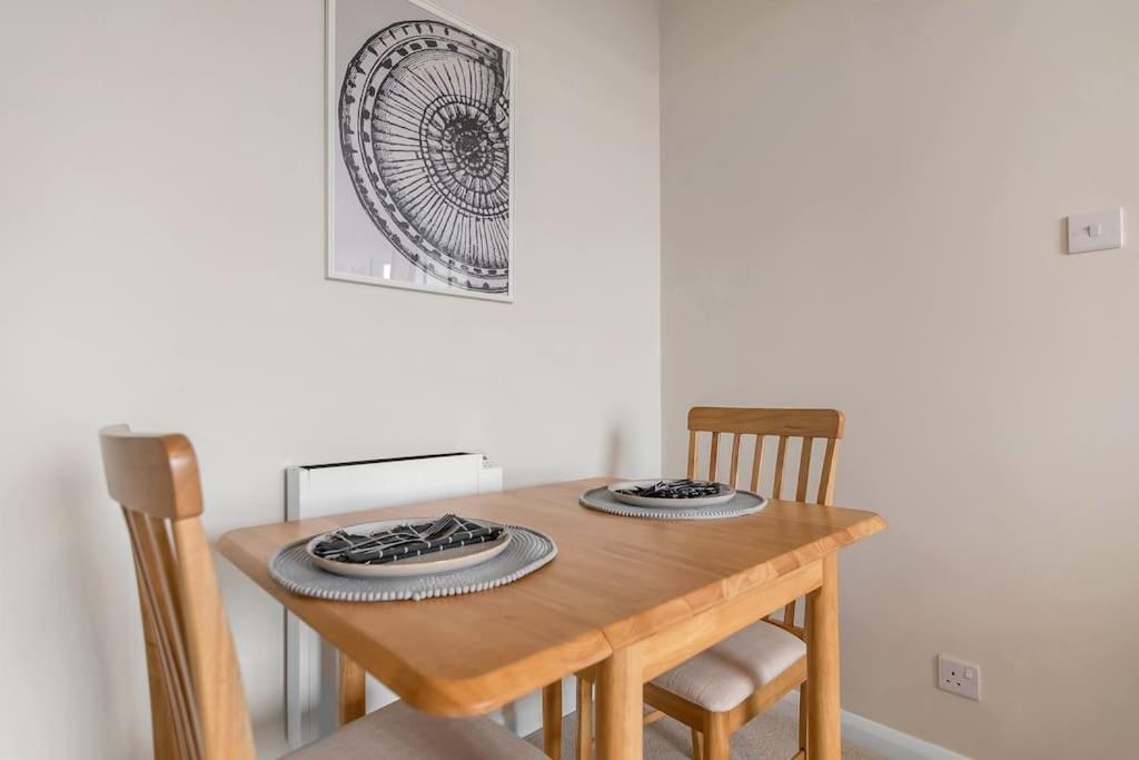 1-Bed Seaside Apartment With Parking Cromer Exteriér fotografie