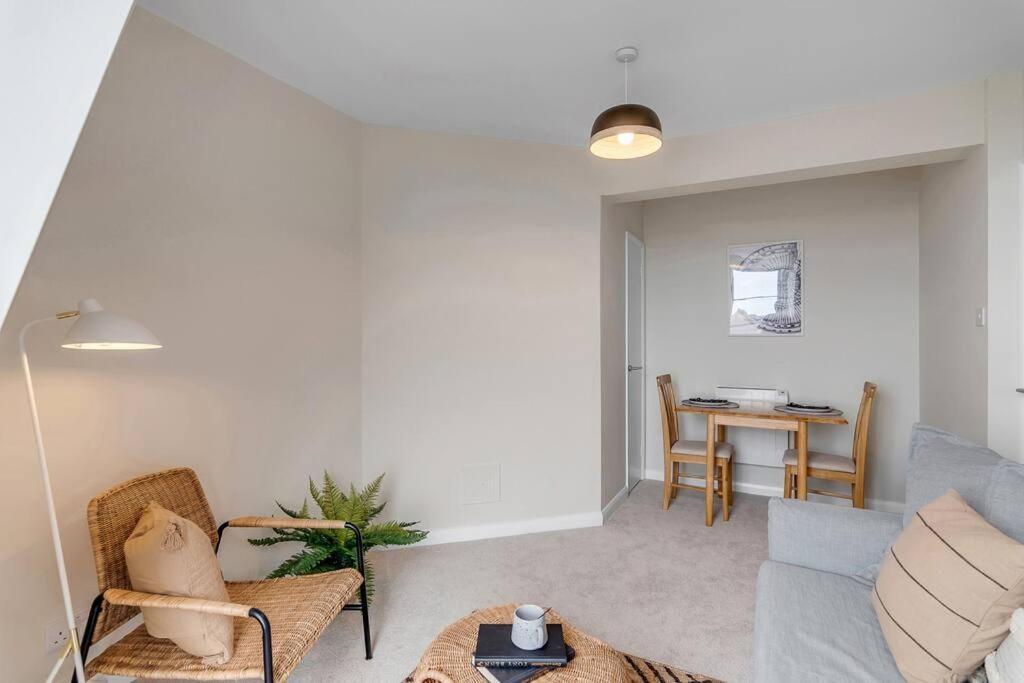1-Bed Seaside Apartment With Parking Cromer Exteriér fotografie